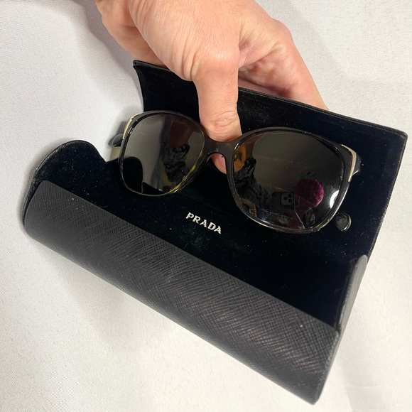 Prada | (SPR010) conceptual black/brown polarized green-tinted sunglasses & case - Picture 6 of 7